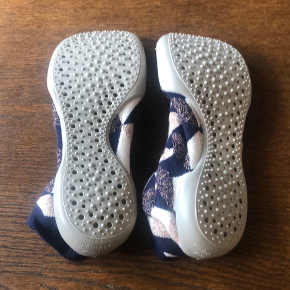 Slippers - Picture 2 of 4